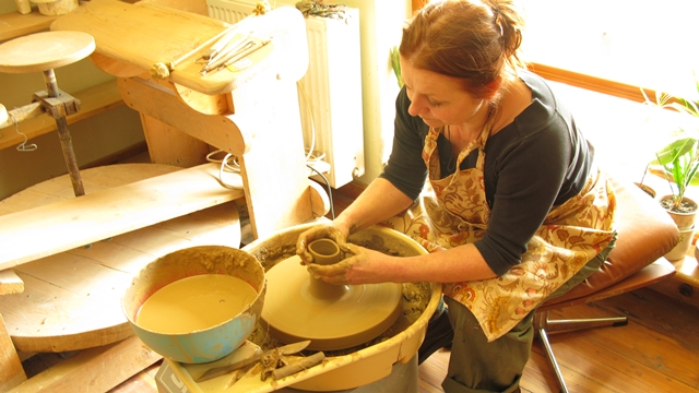 Donata Lesińska przy pracy