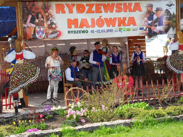 Ludowa kapela rozgrzewała publiczność...